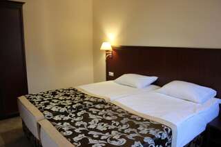 Гостиница Бугарь Отель Ессентуки Стандартный двухместный номер с 1 кроватью или 2 отдельными кроватями-1