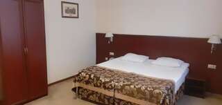 Гостиница Бугарь Отель Ессентуки Стандартный двухместный номер с 1 кроватью или 2 отдельными кроватями-6